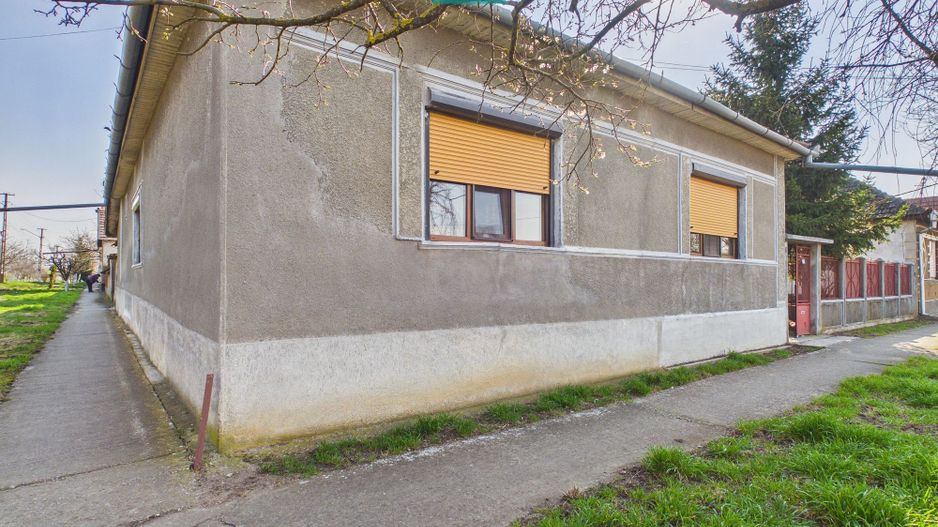 Casă cu 3 camere din văiugă în Macea - Poză 2