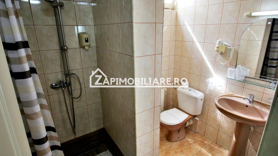 Pensiune aproape de centru,10 camere,13 băi,1 restaurant - Poză 23