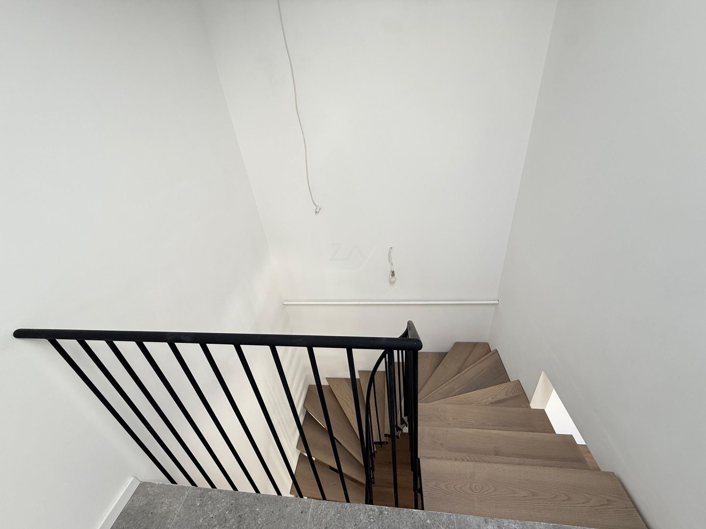 Ap pe 2 niveluri. 4 camere, 2 bai. 2 locuri de parcare. - Poză 17