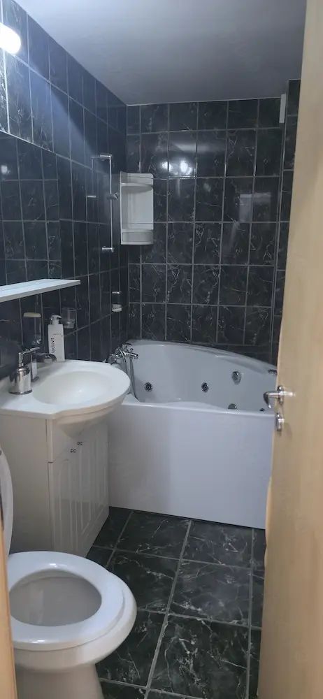 Închiriez apartament 3 camere, Mall Vitan, centrală proprie - Poză 7