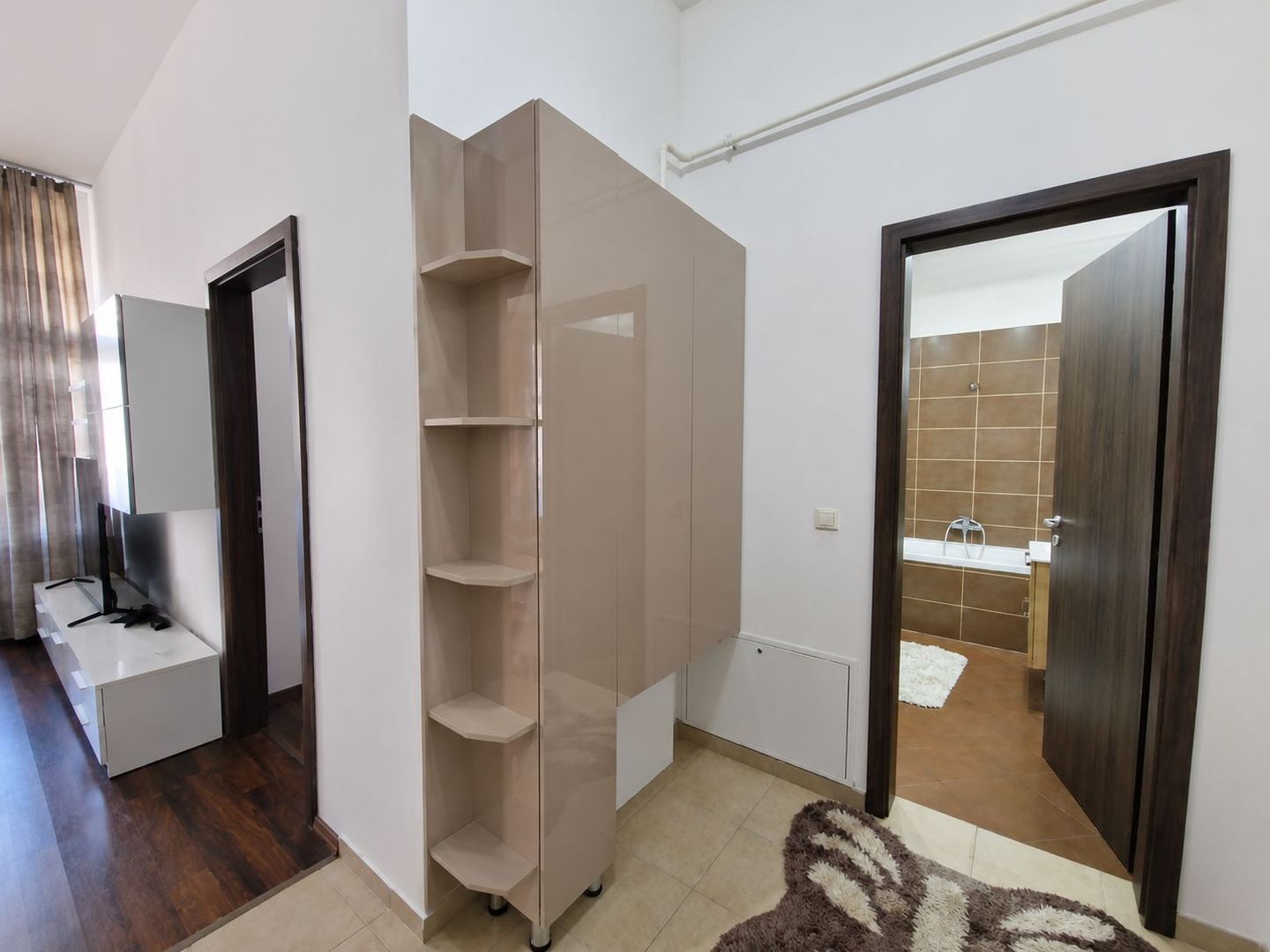 De Inchiriat Apartament 2 Camere, Etaj 1, 69 mp, Terasa, Zona Soarelui - Poză 4