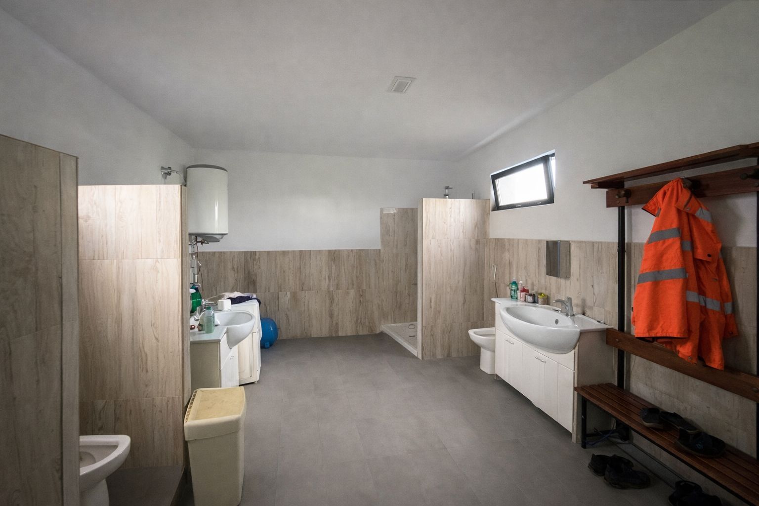 | HALĂ SPAȚIOASĂ | DE ÎNCHIRIAT | FRĂTĂUȚII | JUDEȚUL SUCEAVA | - Poză 6