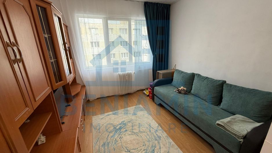 Garsoniera 21mp cartier Tractorul la etajul 2 cu baie si bucatarie - Poză 3