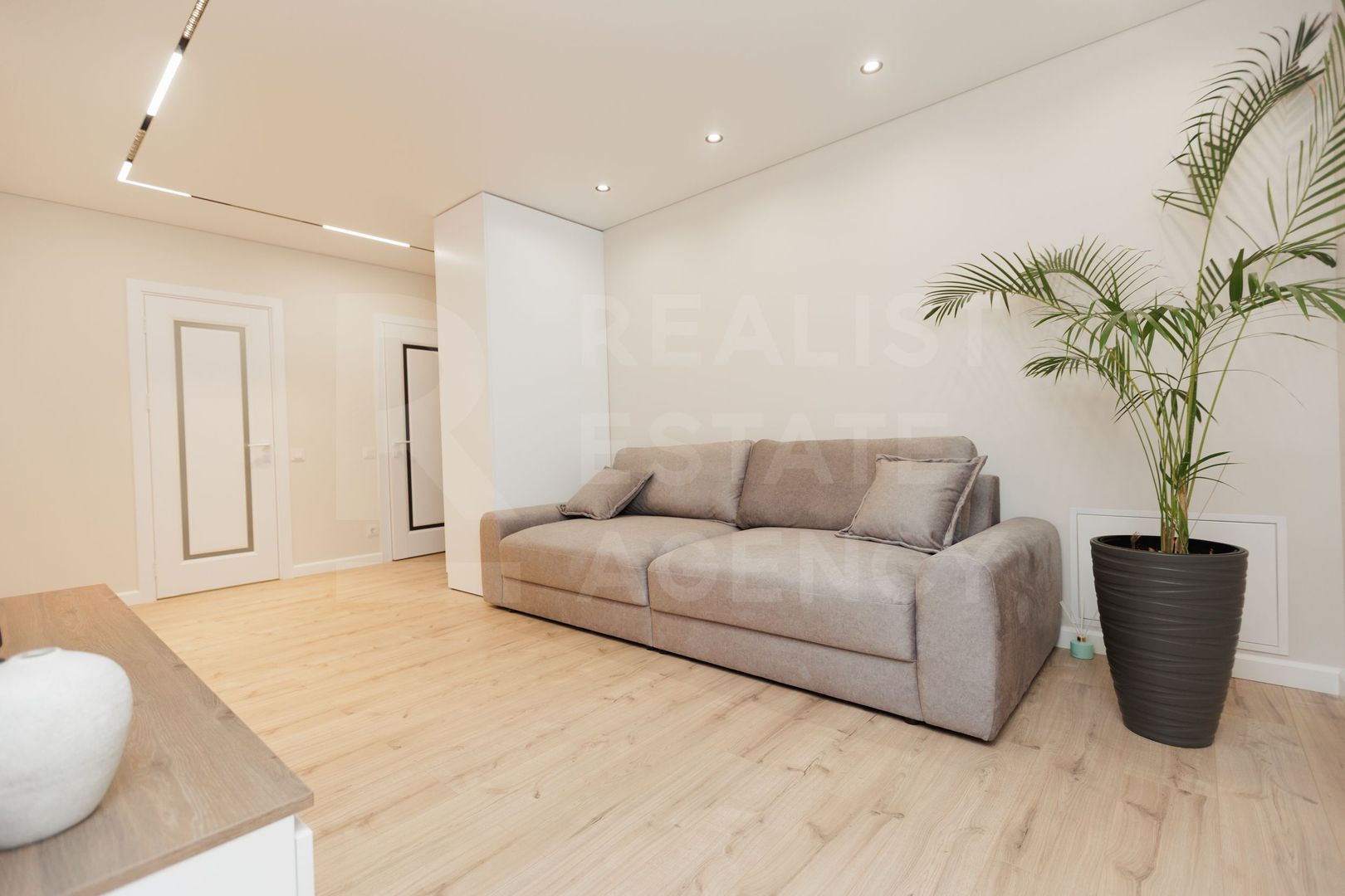 Vânzare, apartament, 2 odăi + living, str. Ion Buzdugan, Buiucani - Poză 3