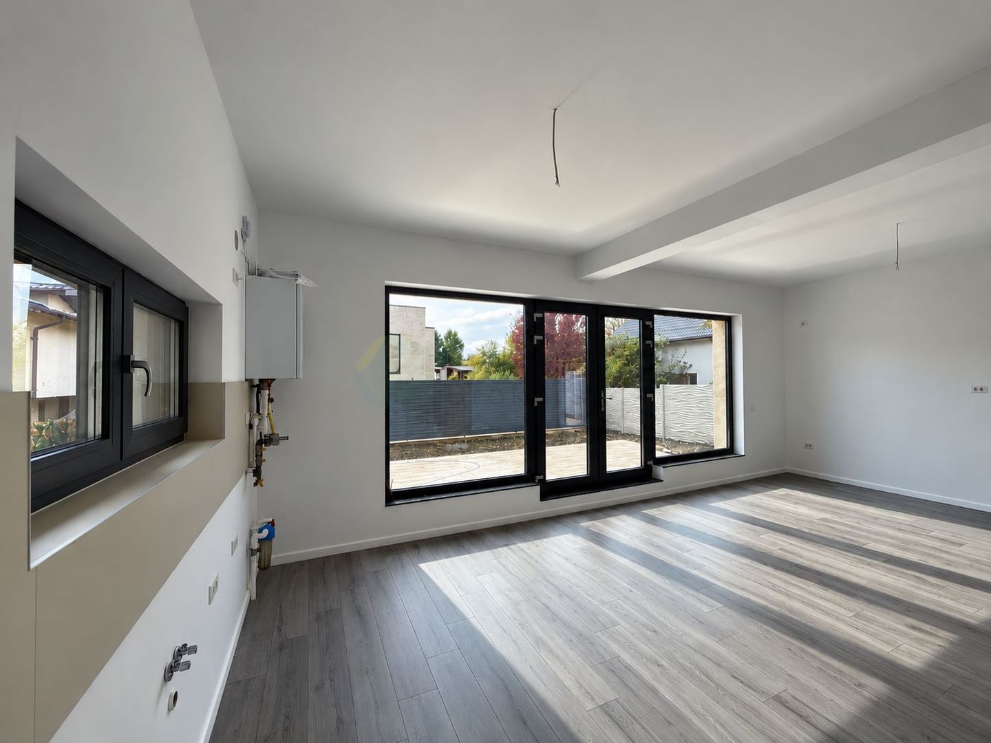 Vilă cu 6 camere, teren 420 mp, Tunari-zona Primariei - Poză 3