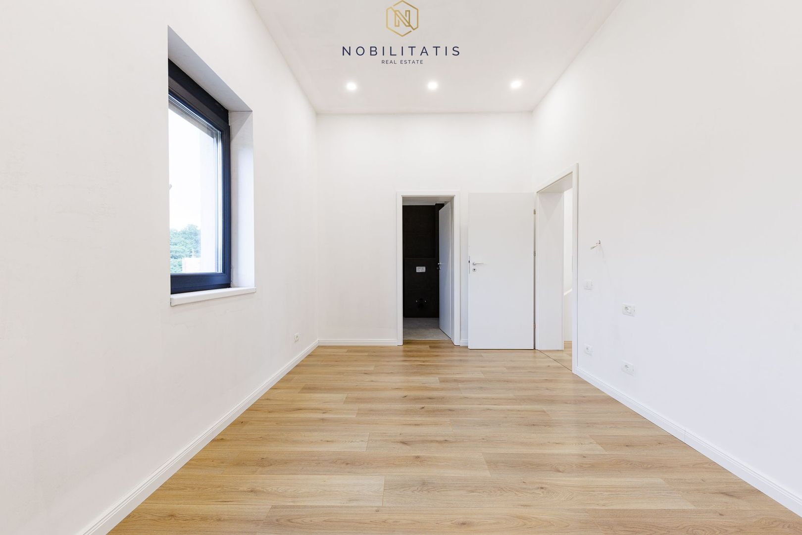 Duplex de vanzare la liziera padurii - 130 mp, 4 bai & 4 dormitoare - Poză 27