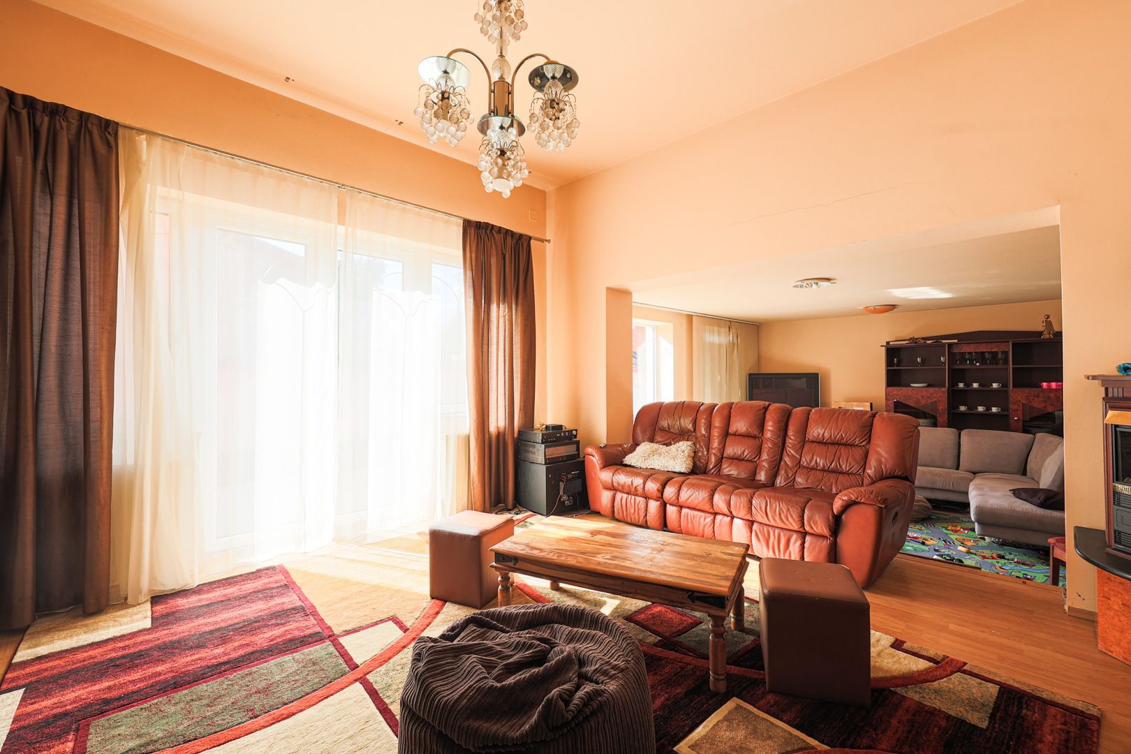 Vilă cu 6 camere–confort, intimitate și multiple utilizări - Poză 3