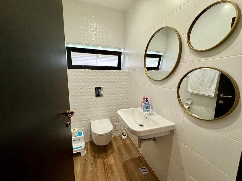 Vila lux de vanzare in cel mai dorit complex din Erou Iancu Nicolae-locatie rara - Poză 32