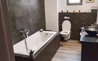 Apartament modern cu 2 camere si terasa - zona Hlincea - 350€ - Poză 5