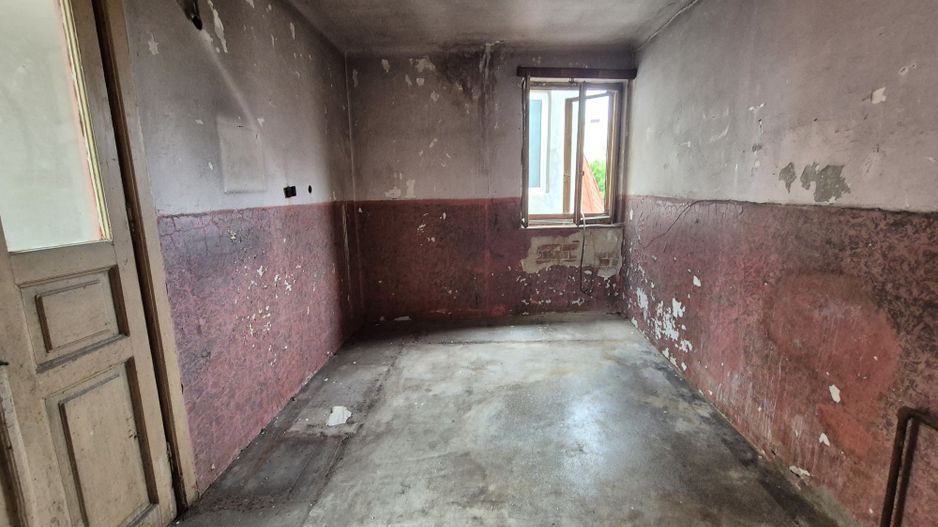 Casa P+1  - Dacia - Eminescu - curte comuna - Poză 8