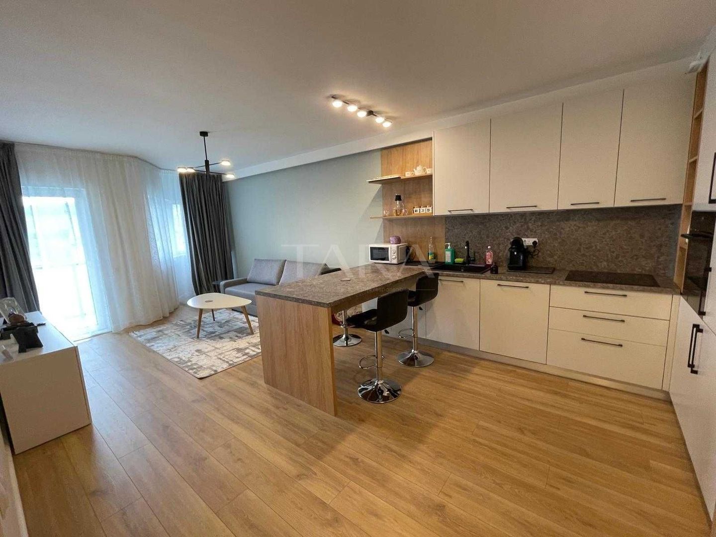 Apartament cu 3 camere de vânzare în Buna Ziua - Poză 1