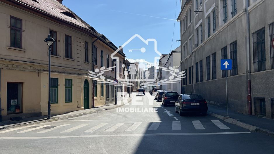 Patru spatii comerciale + locuinta + teren construibil / zona Centrala - Poză 3