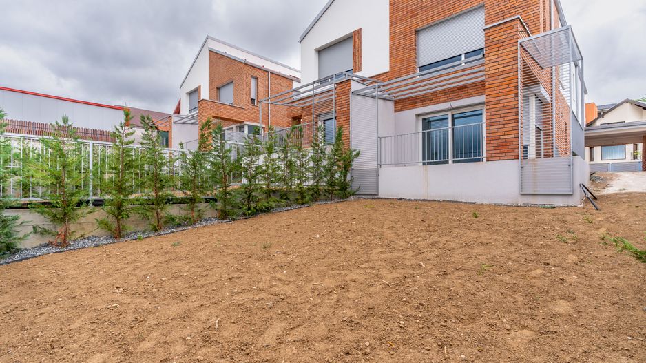 Duplex modern in Voronet, 136 mp utili, garaj si teren 325 mp - Poză 12