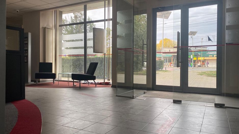 Spațiu comercial de închiriat-zonă ultracirculată, Micro 3 -Târgoviște - Poză 3