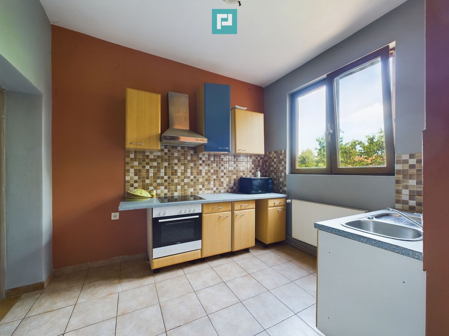 Proprietate multifuncțională într-o locație Centrală - Poză 4