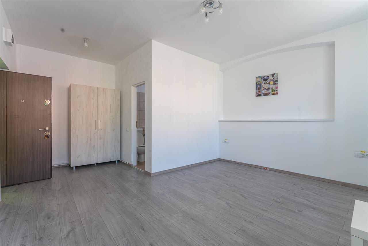 Casa cu spatiu comercial si 9 camere in zona istorica a Brasovului - Poză 9