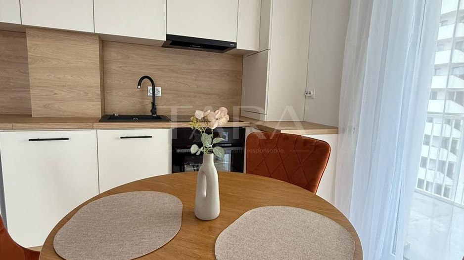 Apartament modern cu 3 camere și terasă generoasă – zona Eroilor. - Poză 1