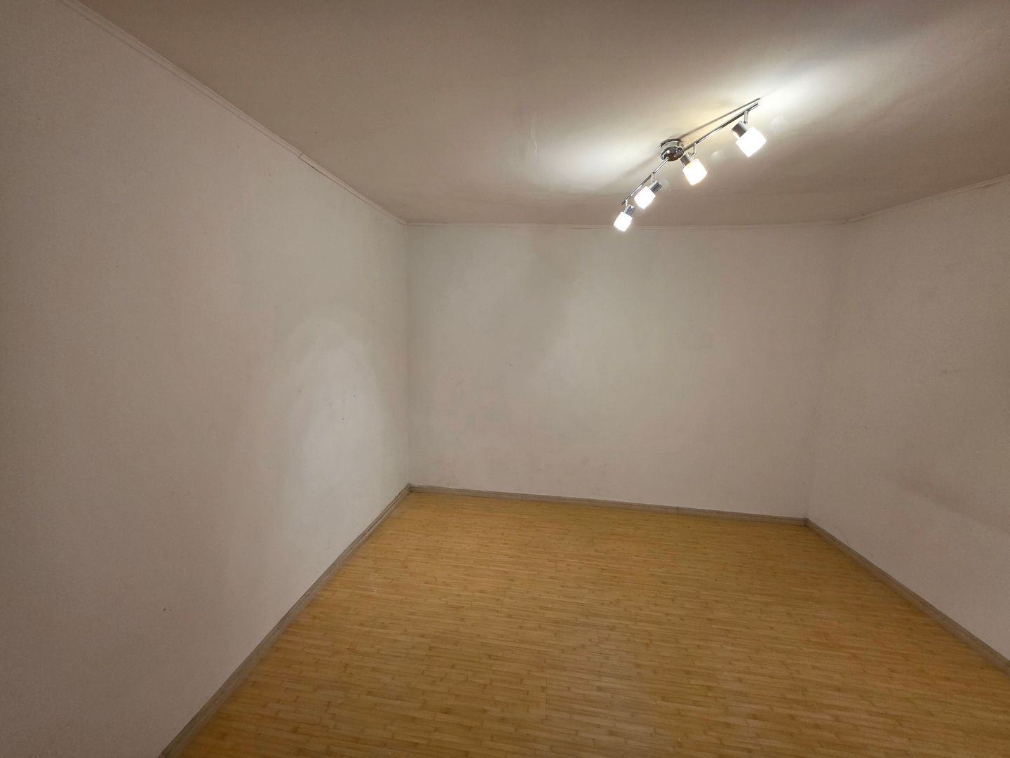 CASĂ DE VÂNZARE – BRĂTIANU | 260 MP TEREN | FRONT 11,4 M | GARAJ CU RAMPA - Poză 3