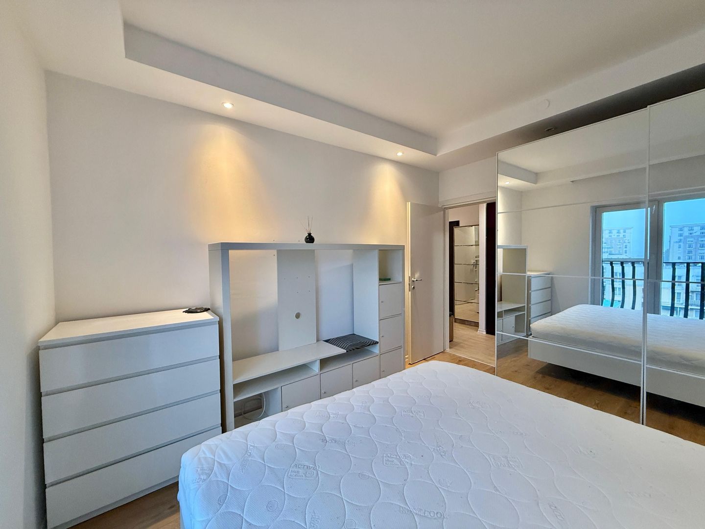 COSMOPOLIS - Apartament cu 2 camere, mobilat si utilat. - Poză 10