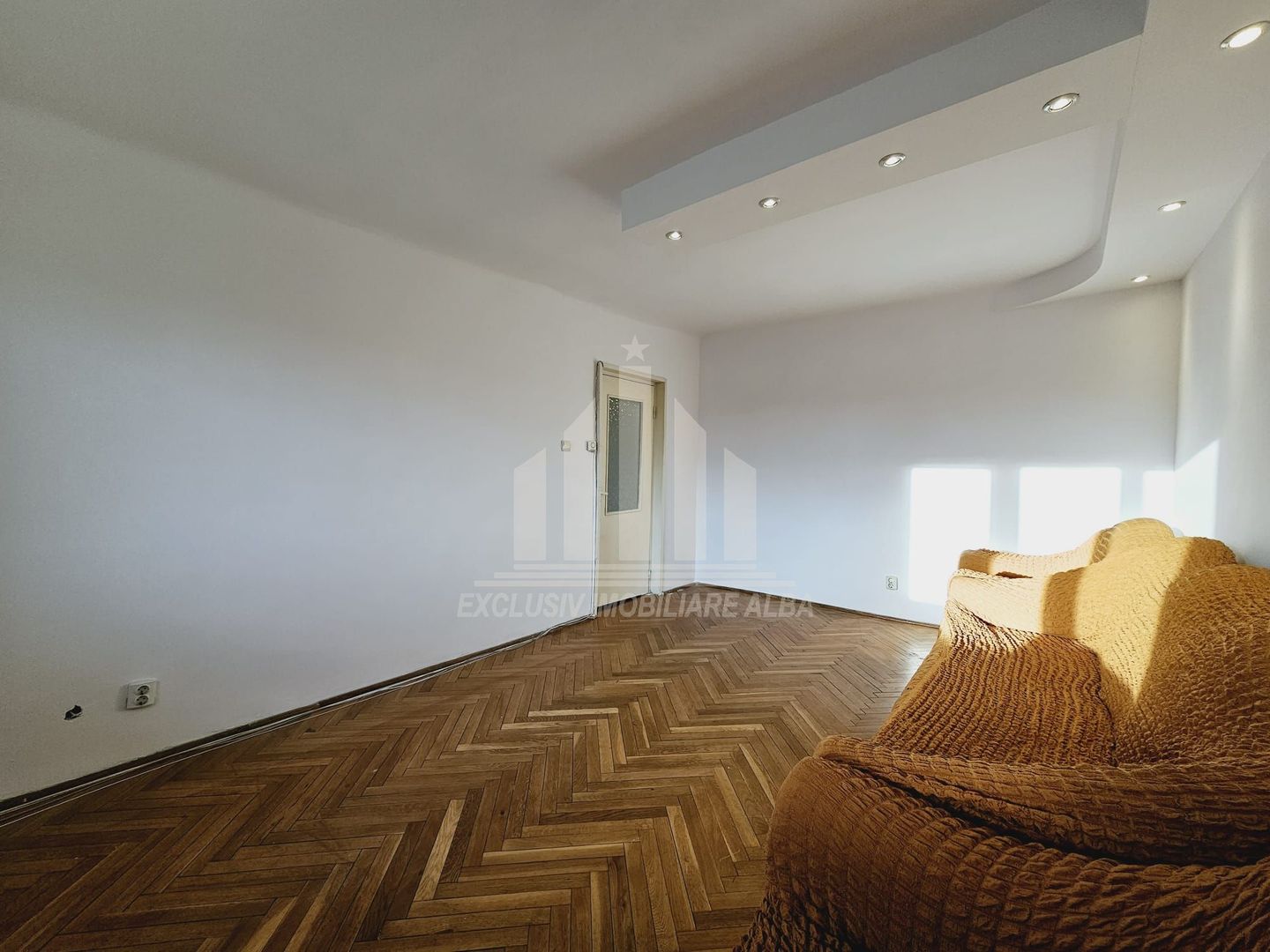 Apartament cu 4 camere decomandate, Cetate - Poză 2