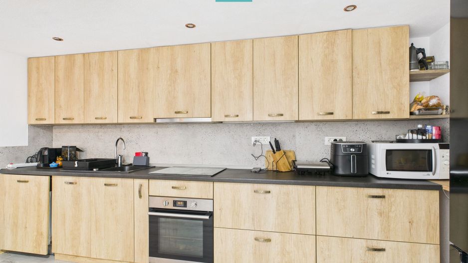 Casă complet renovată în Orțișoara. - Poză 9