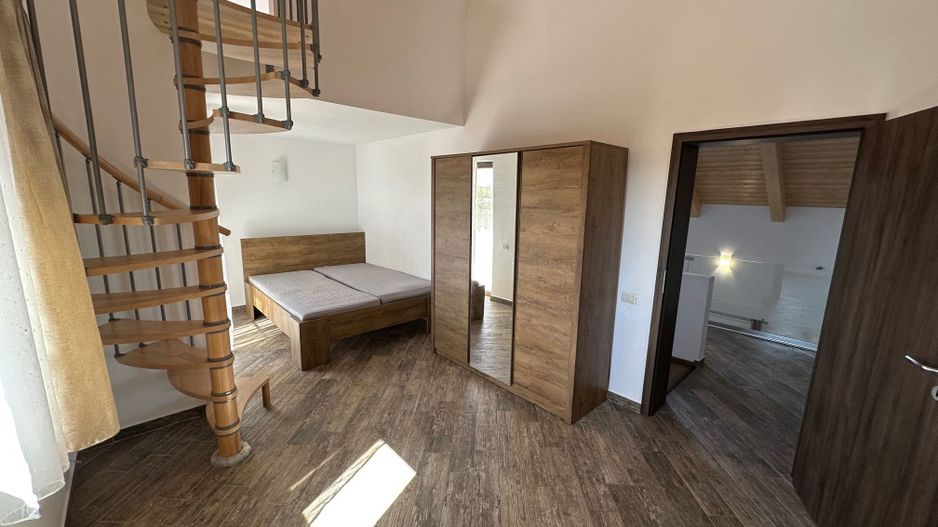 CASA SPATIOASA  CU GARAJ SI TEREN DE 600 MP - Poză 8