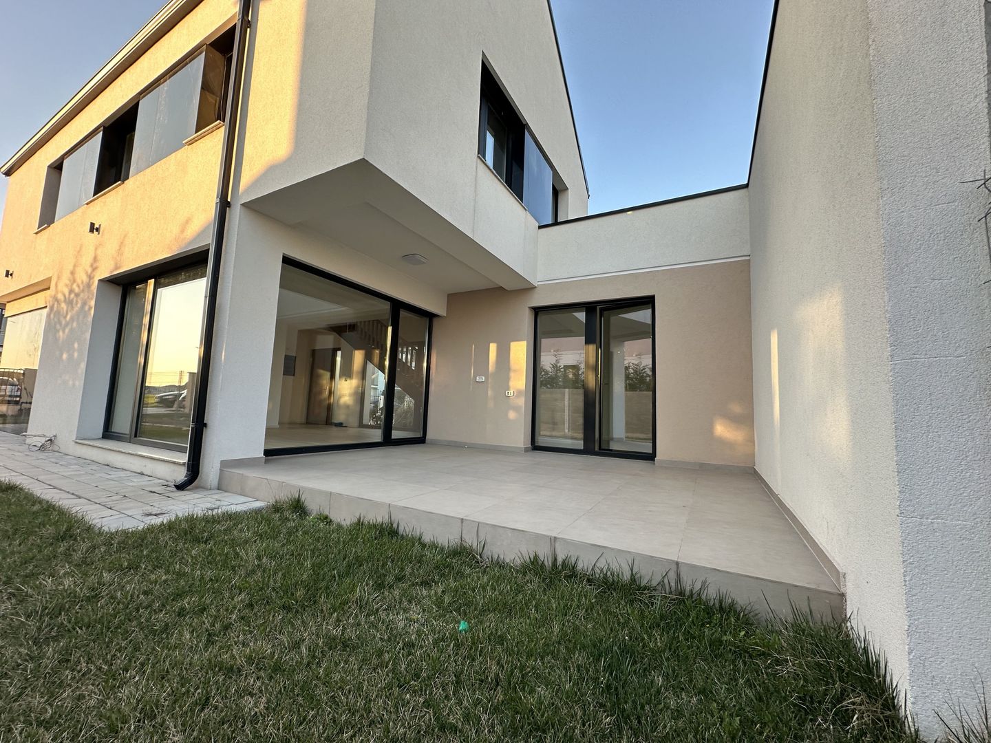 Casa cu 5 camere - Dumbarvita - Poză 8