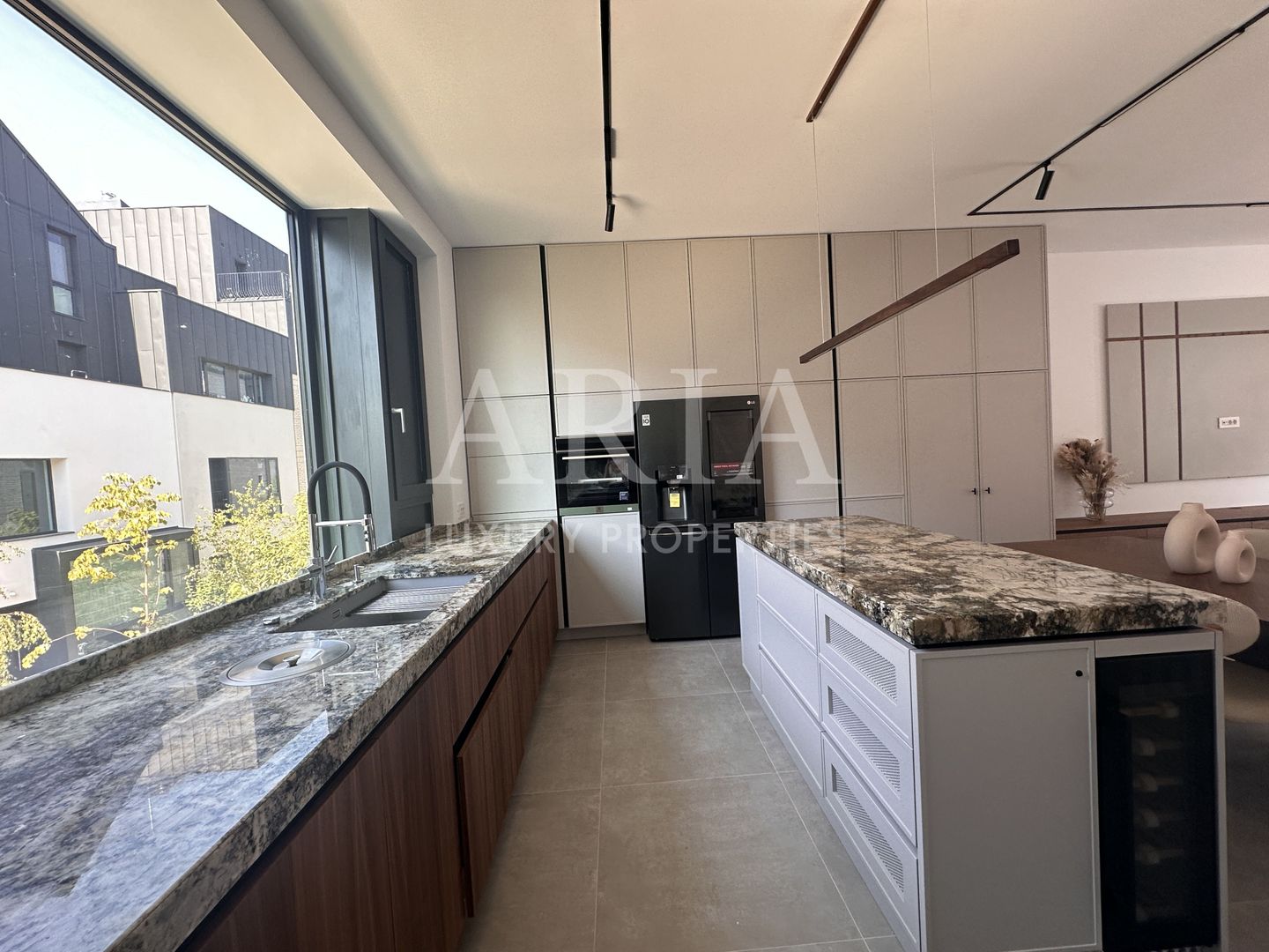 AVALON ESTATE TOWNHOUSE - Poză 8