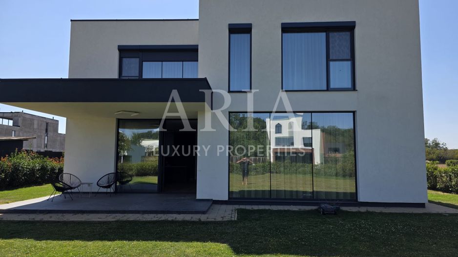 Dumbrava Vlasiei – Armonie între design, lumină și natură - Poză 34