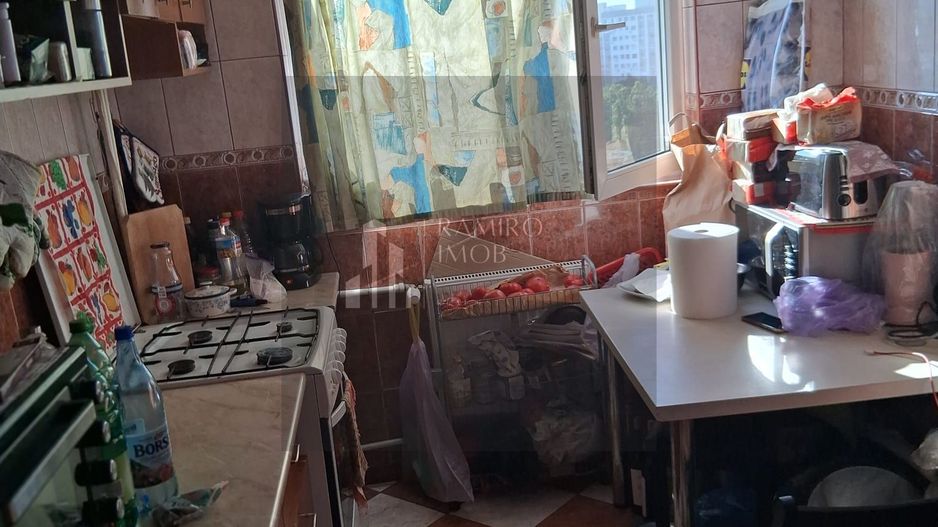 OCAZIE 3 CAMERE METROU GORJULUI - Poză 20