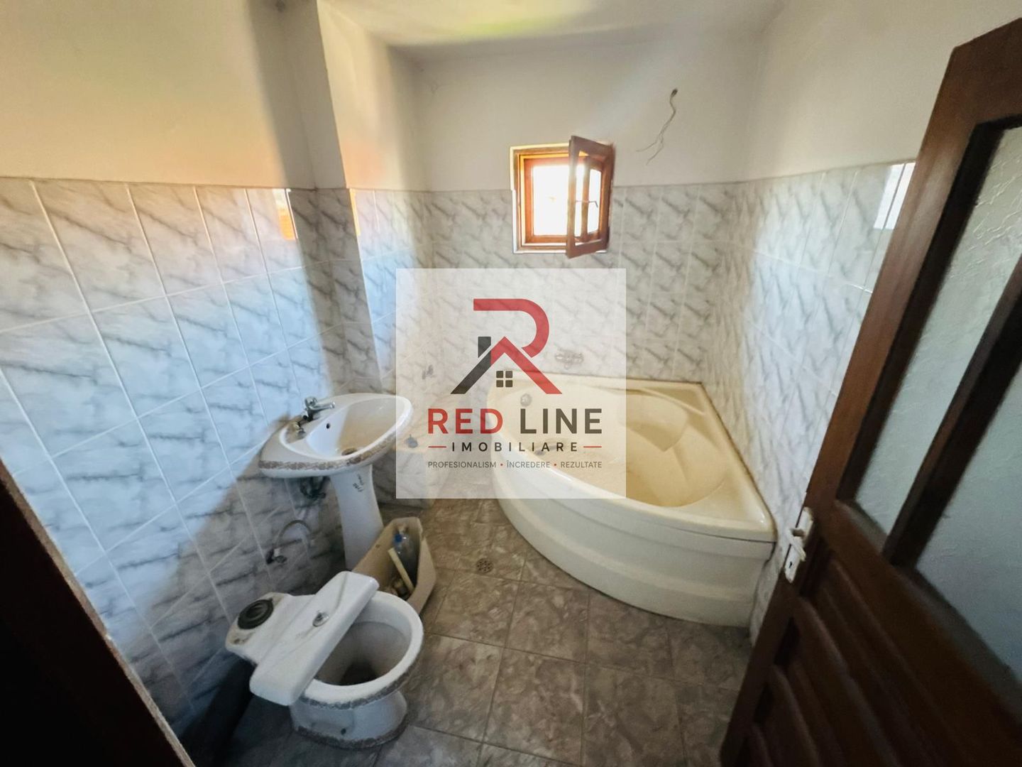 Vilă impunătoare, construcție solidă D+P+E+M, 430 mp – pretabilă pensiune - Poză 12