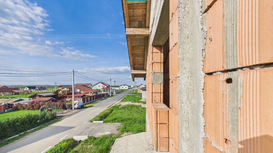 Casă la roșu cu  6 camere,  teren 500 mp în Aluniș - Poză 13