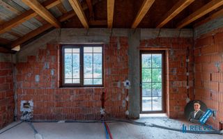 Vilă spațioasă cu vedere la pădure, la doar 15 minute de Bacău! - Poză 15