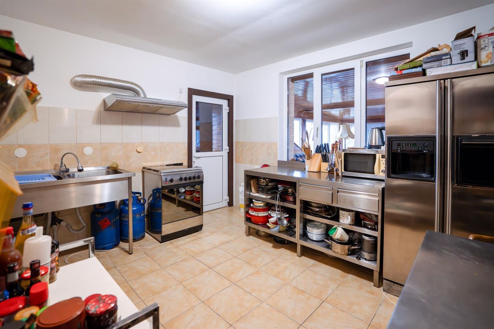 Pensiune cu 12 camere in Baile 1 Mai - Poză 3