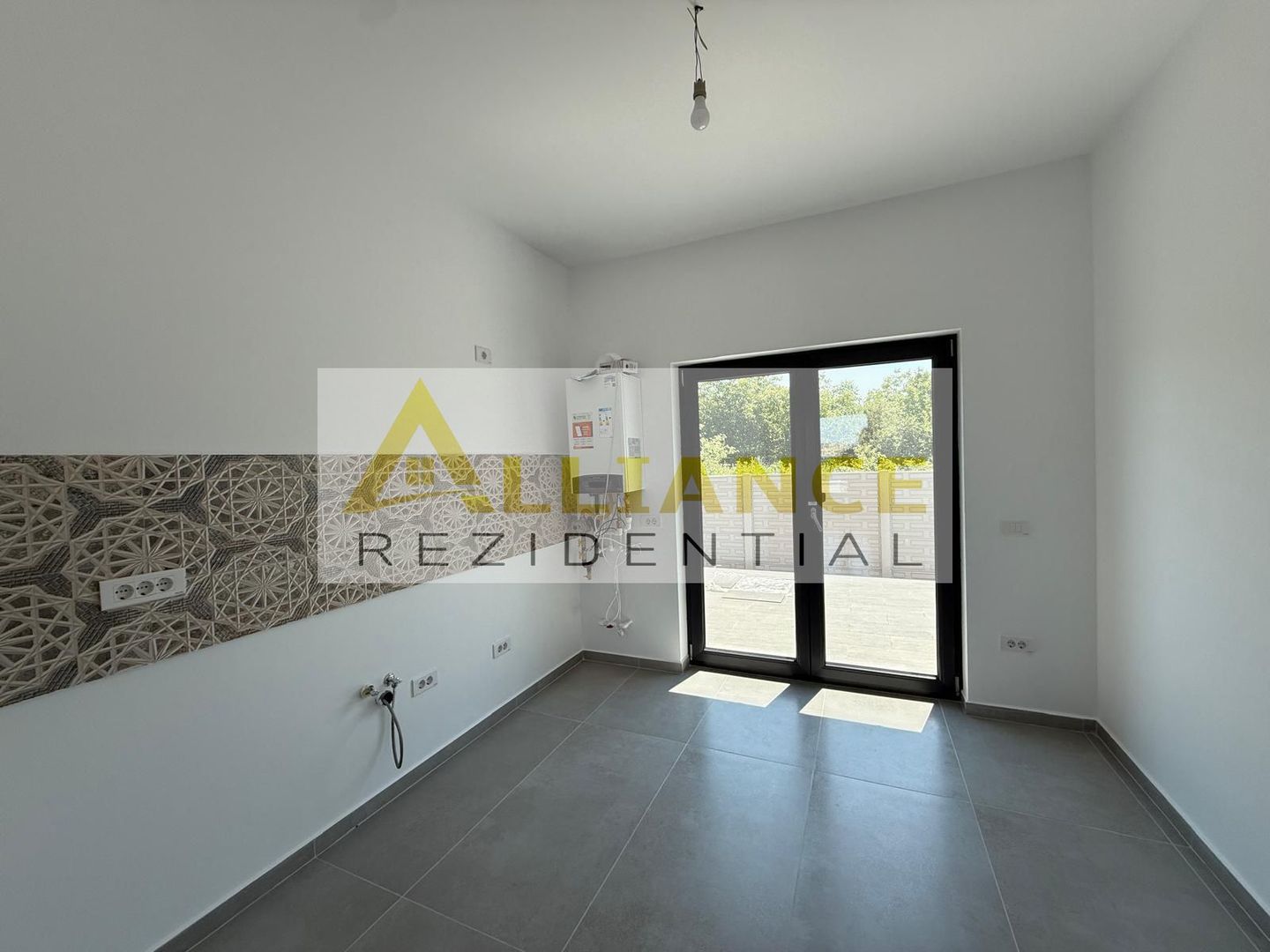 Casa individuala ||3 camere 1 baie || 250 mp teren || - Poză 6