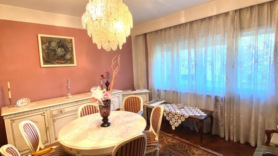 Apartament ultracentral 4 camere cu loc de parcare privat - Poză 2