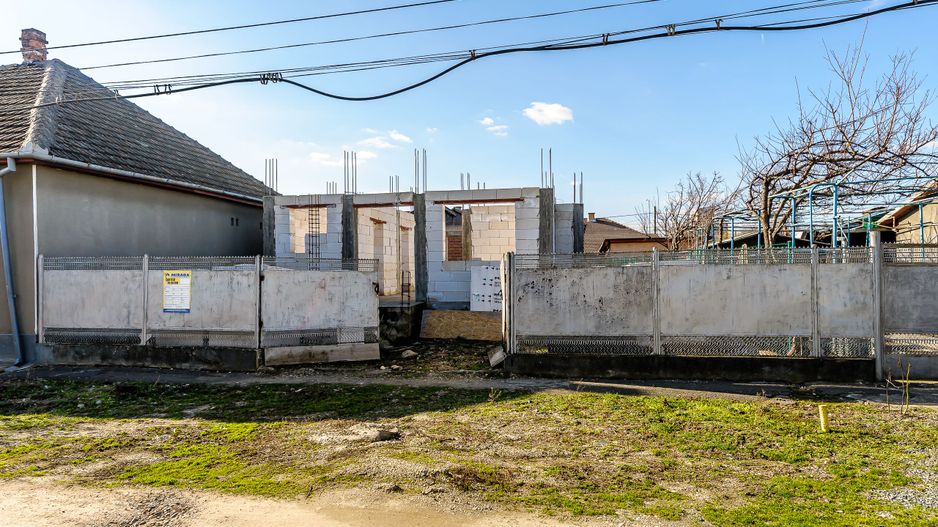 Rezervat! - Casă în stadiul de construcție, 6 Vânători - Poză 2