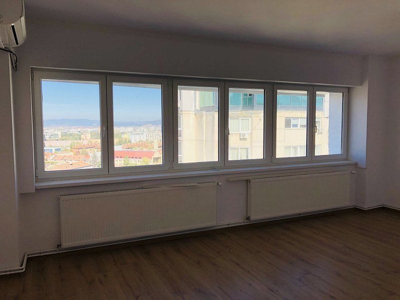Birou 3 camere, zona centrala cu vedere panoramica de inchiriat - Poză 9