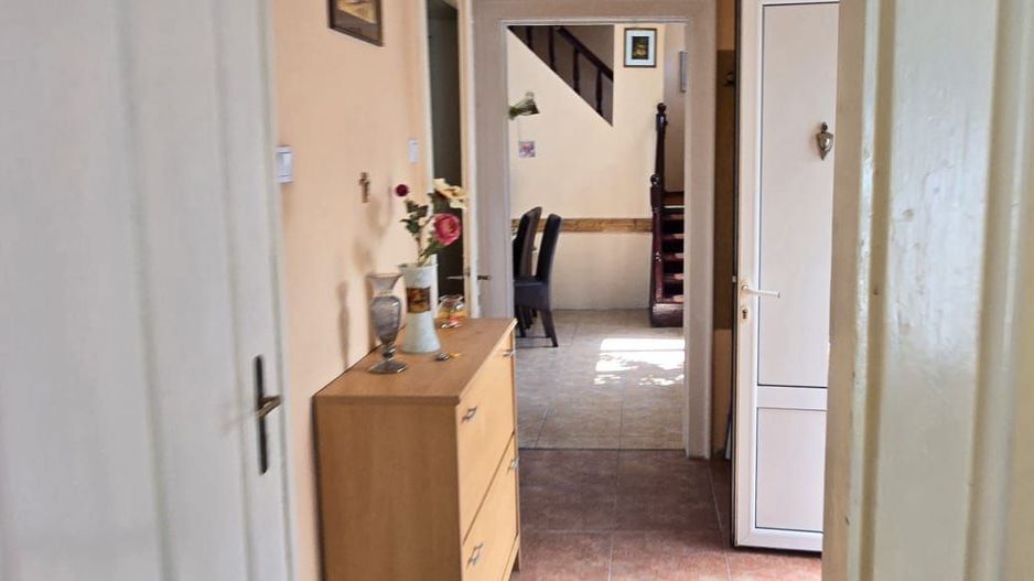 Casă cu grădină in zonă centrală - Poză 7