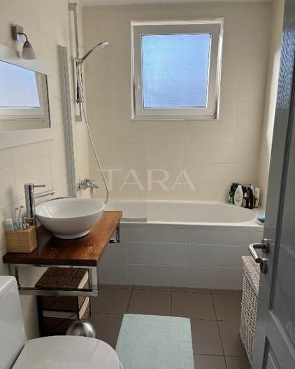 Vând apartament 3 camere, 64 mp + balcon, mobilat, utilat. - Poză 8