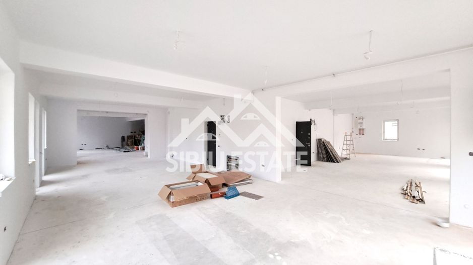 Spatiu comercial 190 mp vitrine la strada, dublu acces, parcari - Poză 5