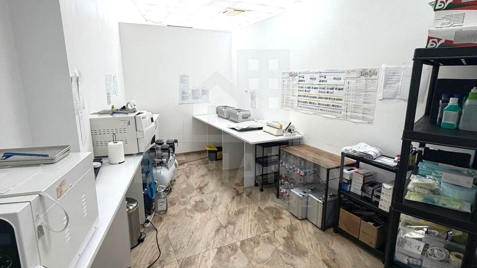 Spatiu comercial pe Bulevardul Decebal - Rovine - Helmat 100mp - Poză 8