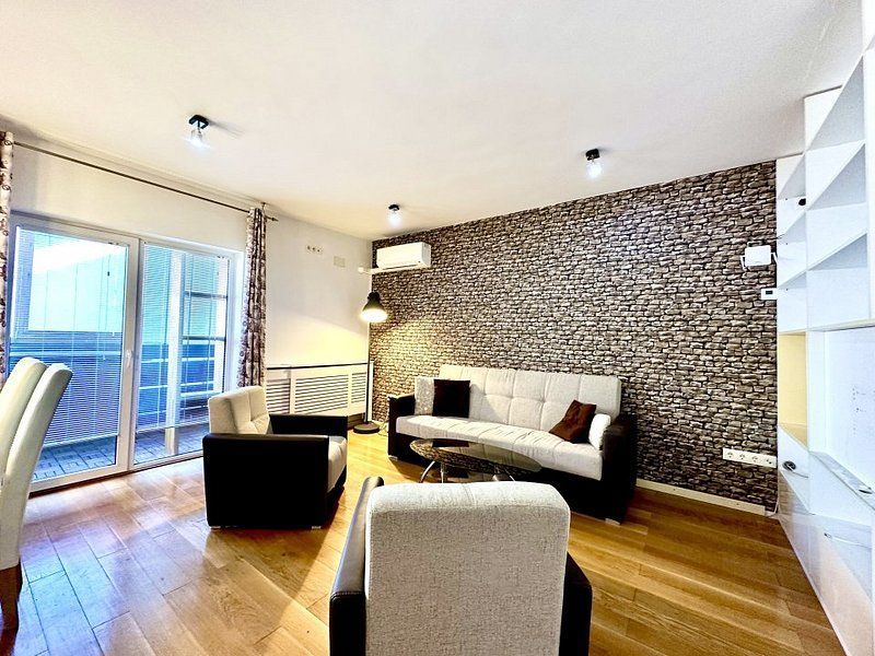 Apartament elegant -curte proprie - garaj - Poză 14