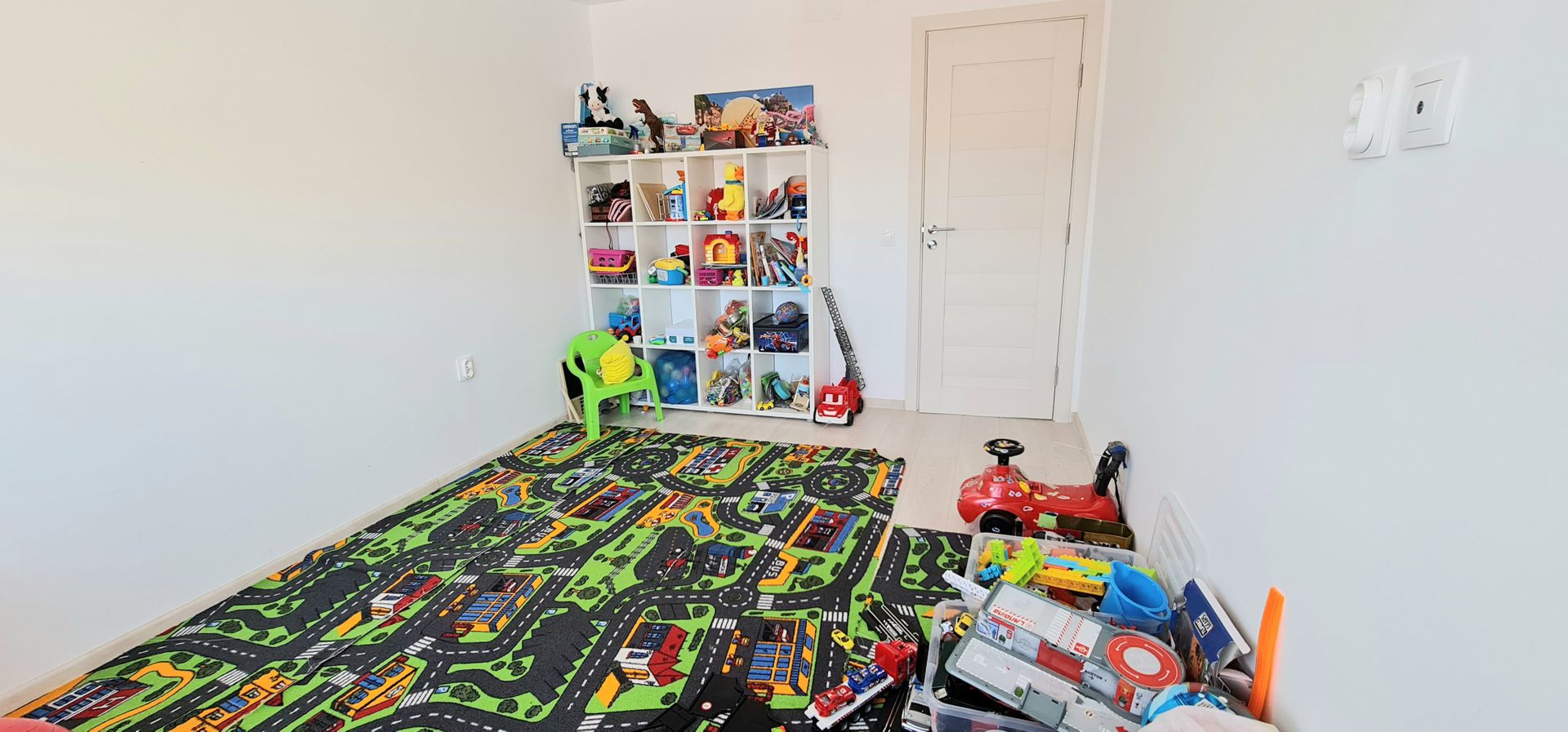 Casa 4 camere cu garaj mobilata si utilata cartier Izvor Tarlungeni - Poză 9