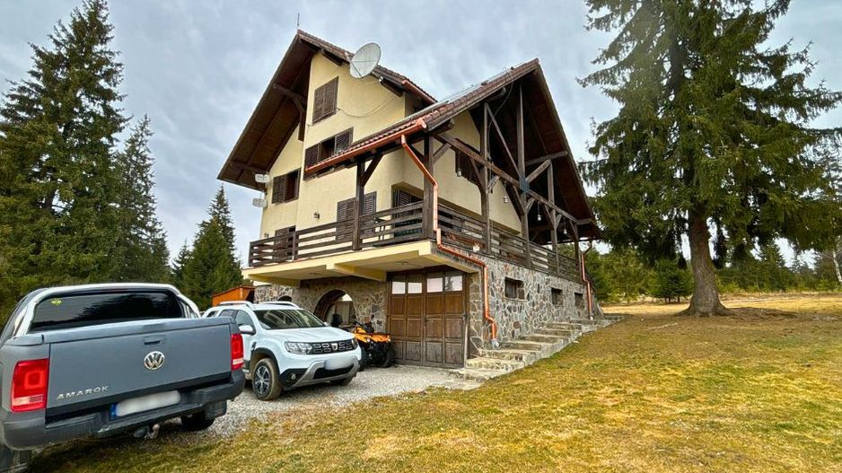 Vilă cu 10 camere P+2E+M 400 M² utili 2800 M² Teren Comandau - Poză 18