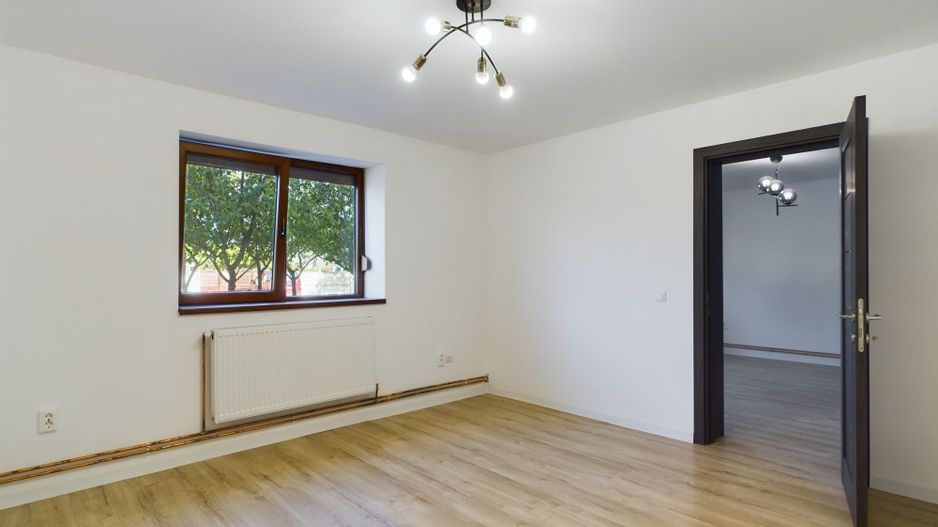 Casă cu 4 camere în Urseni, complet renovată! - Poză 10