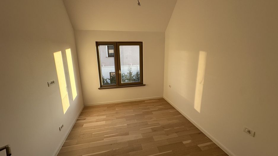 Casa cu 5 camere - Dumbarvita - Poză 20