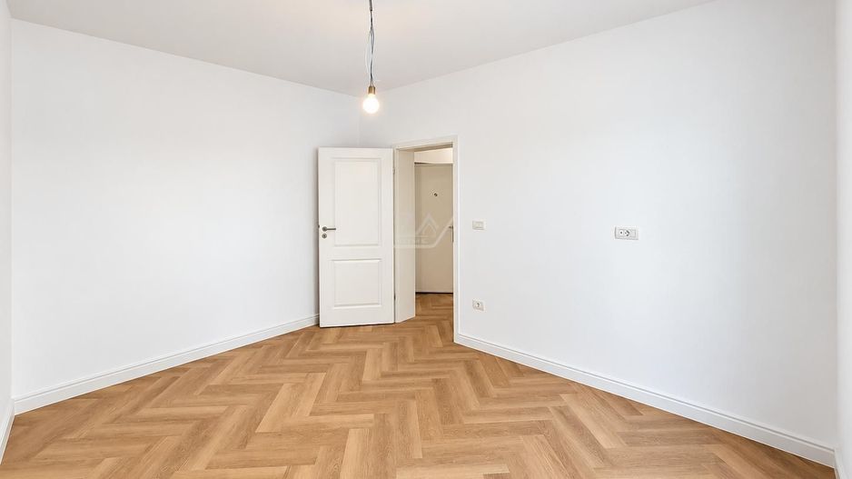 Finalizat. Decomandat. Loc de parcare. Spatiu depozitare pod. - Poză 6