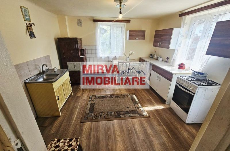 Casă cu 2 camere și teren generos, Dărmănești – Exclusivitate - Poză 24