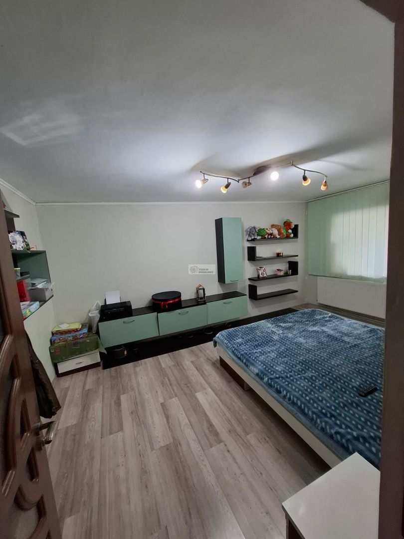 Apartament 4 camere/Longinescu/85mp/et 3/3-70.000  euro - Poză 1